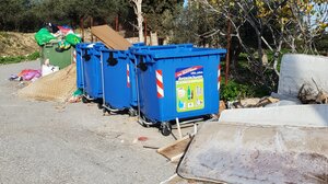 Μια χωματερή... πίσω από τη βίλα Αριάδνη