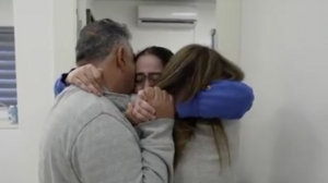 Ισραήλ: Στις αγκαλιές των οικογενειών τους οι 4 πρώην όμηροι της Χαμάς