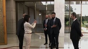 Συρία: Ο Αλ Τζολάνι χαιρέτισε την Αναλένα Μπέρμποκ με ένα νεύμα αντί χειραψίας για «λόγους αρχής»