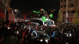 Το Ισραήλ απελευθέρωσε 90 Παλαιστίνιους μετά την επιστροφή 3 ομήρων