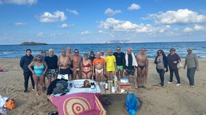 Ηράκλειο: Πρωτοχρονιά στην ... παραλία για τους χειμερινούς κολυμβητές