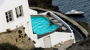 Σαντορίνη: Γιατί αδειάζουν τις πισίνες