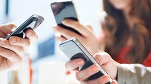 Χρήμα στο κινητό: Παγκόσμιος χορός τρισεκατομμυρίων εκτός τραπεζικού συστήματος 