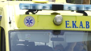Τροχαίο με εγκλωβισμό στις Μαλάδες: Στο νοσοκομείο η οδηγός