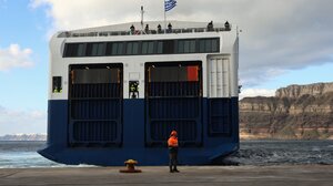 Σαντορίνη: Επιστρέφουν δειλά-δειλά οι κάτοικοι