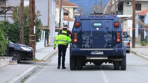 Φονικό στη Λάρισα: Ποιος είναι ο 60χρονος που έχει ταμπουρωθεί σε ξυλουργείο