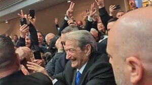 Πλήθος κόσμου στη συγκέντρωση του Σαλί Μπερίσα στο Στάδιο Ειρήνης και Φιλίας