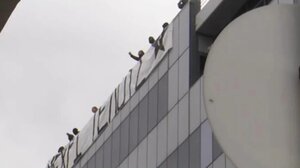 Παρέμβαση Ρουβίκωνα στα γραφεία της Hellenic Train