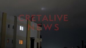 Θέρισσος: Τα φώτα στον ουρανό και ο φόβος των ημερών
