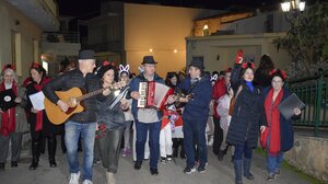 Αναβίωσε το έθιμο των παραδοσιακών καντάδων στα Μάλια