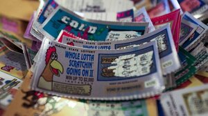 Άστεγοι στη Γαλλία κέρδισαν με κλεμμένη κάρτα 500.000 ευρώ στο ξυστό - Ο ιδιοκτήτης τους αναζητά για να μοιραστούν τα κέρδη