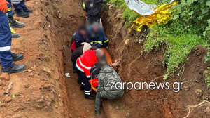 Στο νοσοκομείο με σπασμένα πλευρά και τραύμα στο κεφάλι o εργαζόμενος που έπεσε σε χαντάκι 