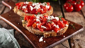 Μπρουσκέτα με ντοματίνια