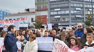 Λαμία: Χιλιάδες κόσμου στο κέντρο της πόλης στο συλλαλητήριο για τα Τέμπη