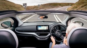 Δίπλωμα σε ηλικιωμένους: Μόλις κατά 16,6% εμπλέκονται σε τροχαία οι οδηγοί άνω των 65 ετών