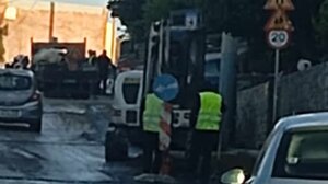 Χθες έκλεισαν τις τρύπες στον σκαμμένο δρόμο, σήμερα τις ξανάνοιξαν