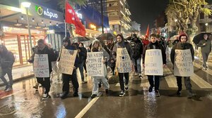 Πικετοφορία από το ΚΚΕ και την ΚΝΕ στα Χανιά