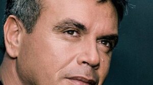 Μανώλης Λιδάκης: Η αδερφή του αποκάλυψε τι έδειξε η νεκροψία του - «10 γιατροί να ήταν από πάνω του δεν τον προλάβαιναν»