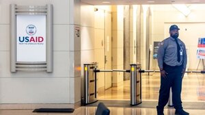Μόλις 294 από τους 10.000 εργαζόμενους της USAID σκοπεύει να κρατήσει η κυβέρνηση Τραμπ