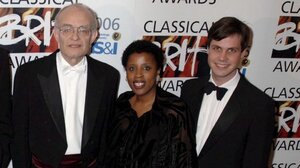 Ο συνθέτης Τζον Ράτερ χρίστηκε Ιππότης από έναν «λάτρη της μουσικής», τον βασιλιά Κάρολο