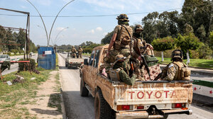 Αιματοχυσία στη Συρία: Ξεθάβουν πτώματα από μαζικούς τάφους – Συγκλονίζουν οι μαρτυρίες