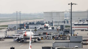 Βρετανία: Αποκαθίσταται η λειτουργία του αεροδρομίου Χίθροου