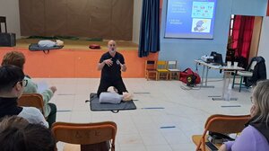 Δημοτικό Σχολείο Κρεστένων: Εκπαιδευτικοί και γονείς εκπαιδεύτηκαν στις πρώτες βοήθειες