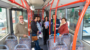 "Ποίηση εν κινήσει": Λεωφορεία στο Ηράκλειο γεμίζουν ... στίχους 