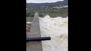 Μεγάλη ποσότητα νερού ρέει στο φράγμα του Αποσελέμη!