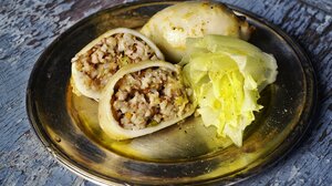 Καλαμάρι γεμιστό με ρύζι και μυρωδικά