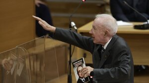 Κωνσταντίνος Πλεύρης: Αναβλήθηκε για τις 24 Σεπτεμβρίου η δίκη για τον ναζιστικό χαιρετισμό