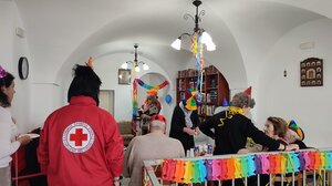 Εθελοντές Σαμαρείτες του Ερυθρού Σταυρού έσωσαν ηλικιωμένη γυναίκα στη Σαντορίνη