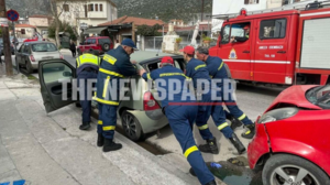 Γυναίκα λιποθύμησε στο τιμόνι και "καρφθώθηκε" σε αυτοκίνητο