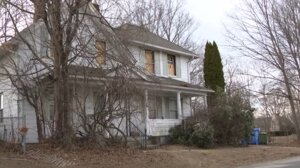 ΗΠΑ: Κρατούσε αιχμάλωτο τον θετό γιο της για 20 χρόνια!