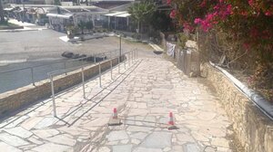 Η μπάρα στην Αγία Γαλήνη "γεννά" ερωτηματικά