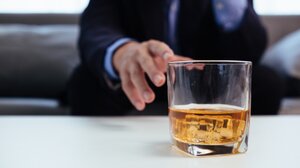 Η βαριά κατανάλωση αλκοόλ σχετίζεται με αυξημένο κίνδυνο εμφάνισης εγκεφαλικών βλαβών