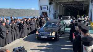 Στα Χανιά το σκήνωμα του Μητροπολίτη Δαμασκηνού: με πομπή η μεταφορά στη Μητρόπολη