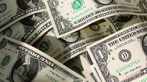 Οι δασμοί Τραμπ πιέζουν το δολάριο - Νέο χαμηλό ρεκόρ