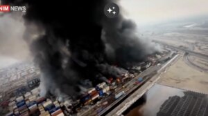 Στους 25 οι νεκροί, 800 οι τραυματίες από την έκρηξη στο λιμάνι του Ιράν