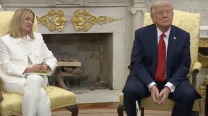 Χαμένη στη μετάφραση – Απολογήθηκε η διερμηνέας της Μελόνι για την αμήχανη στιγμή με τον Τραμπ