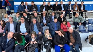 Παρουσία Βρούτση η παραδοση του ανακαινισμένου ταρτάν στο στάδιο Αγίου Νικολάου