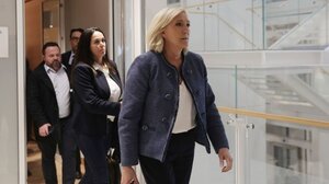 Υπό αστυνομική προστασία η δικαστής που επέβαλε την ποινή στην Λεπέν