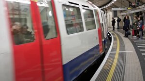 Διακοπές ρεύματος προκάλεσαν καθυστερήσεις και αναστάτωση στο Μετρό του Λονδίνου    