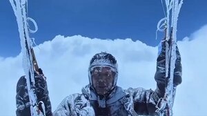 Αλεξιπτωτιστής πλαγιάς βρέθηκε από τα 3.000 μέτρα στα 8.000 μέτρα - Απίστευτες εικόνες