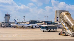 Αεροπορικές εταιρείες σταμάτησαν τις πτήσεις προς το Ισραήλ μετά τον πύραυλο κοντά στο Μπεν Γκουριόν