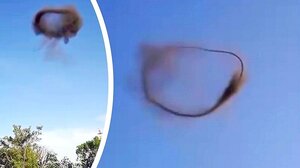 Δακτυλίδι μαύρου καπνού στον ουρανό του Κάνσας