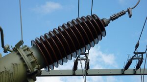 Ρεύμα: Ξεκινούν οι αιτήσεις για τις επιδοτήσεις των λογαριασμών ρεύματος των επιχειρήσεων