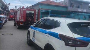 Αναστάτωση μετά από εστία φωτιάς σε προαύλιο σχολείου 