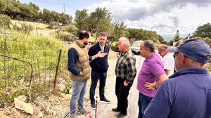 O Δήμαρχος Μαλεβιζίου στο έργο αντικατάστασης τμήματος του δικτύου ύδρευσης από τον Κρουσώνα προς την Αγία Ειρήνη