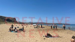 Ανέβηκε η θερμοκρασία, έσπευσαν στις παραλίες οι Ηρακλειώτες